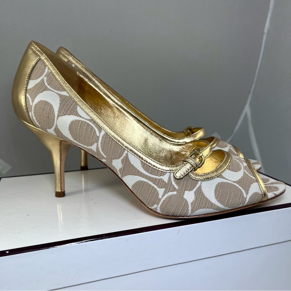 NIB Coach Hayes Khaki Signature Canvas/Gold Leather Peep Toe Heels Sz 9 - Picture 3 of 12